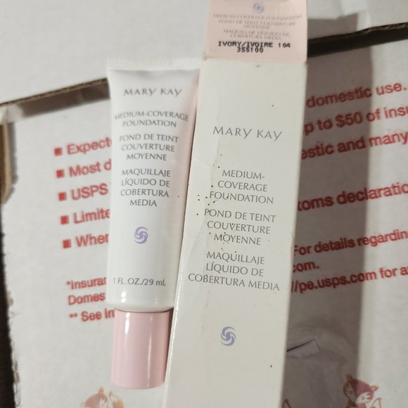 Mary Kay Medium Coverage Ivory 104 Liquid Foundation 1 OZ PINK CAP - Picture 6 of 7